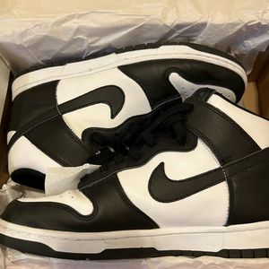 Nike Dunk High
Women's Shoes